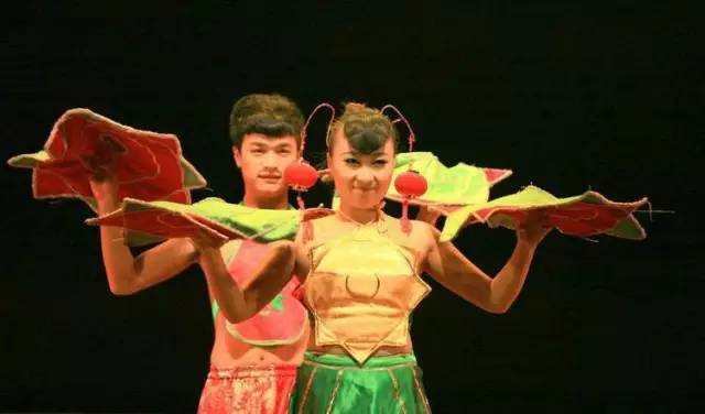 从赵本山女儿化身社会你球姐说起，为什么直播偏偏青睐东北人？