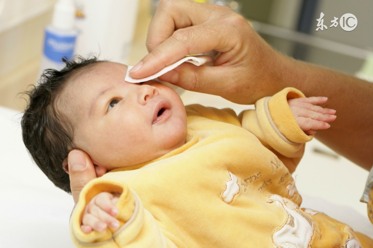 新生儿宝宝眼屎多宝妈们一定要坚持按摩，是可以好起来的附按摩手法说明