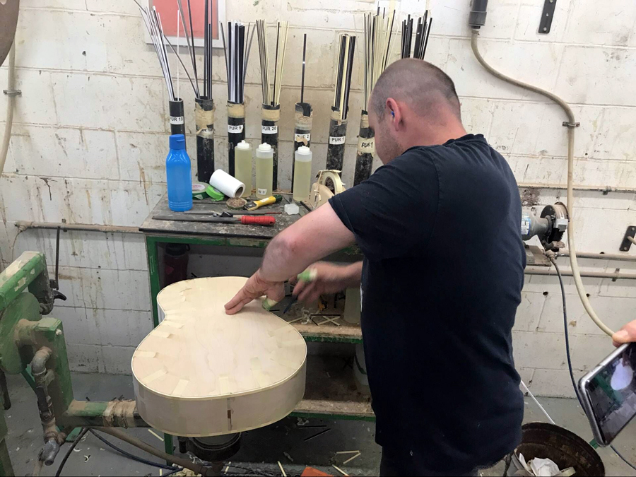 极速快报:弘力乐器2017加拿大Godin吉他工厂参观第一天