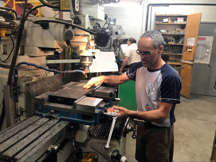 极速快报:弘力乐器2017加拿大Godin吉他工厂参观第一天