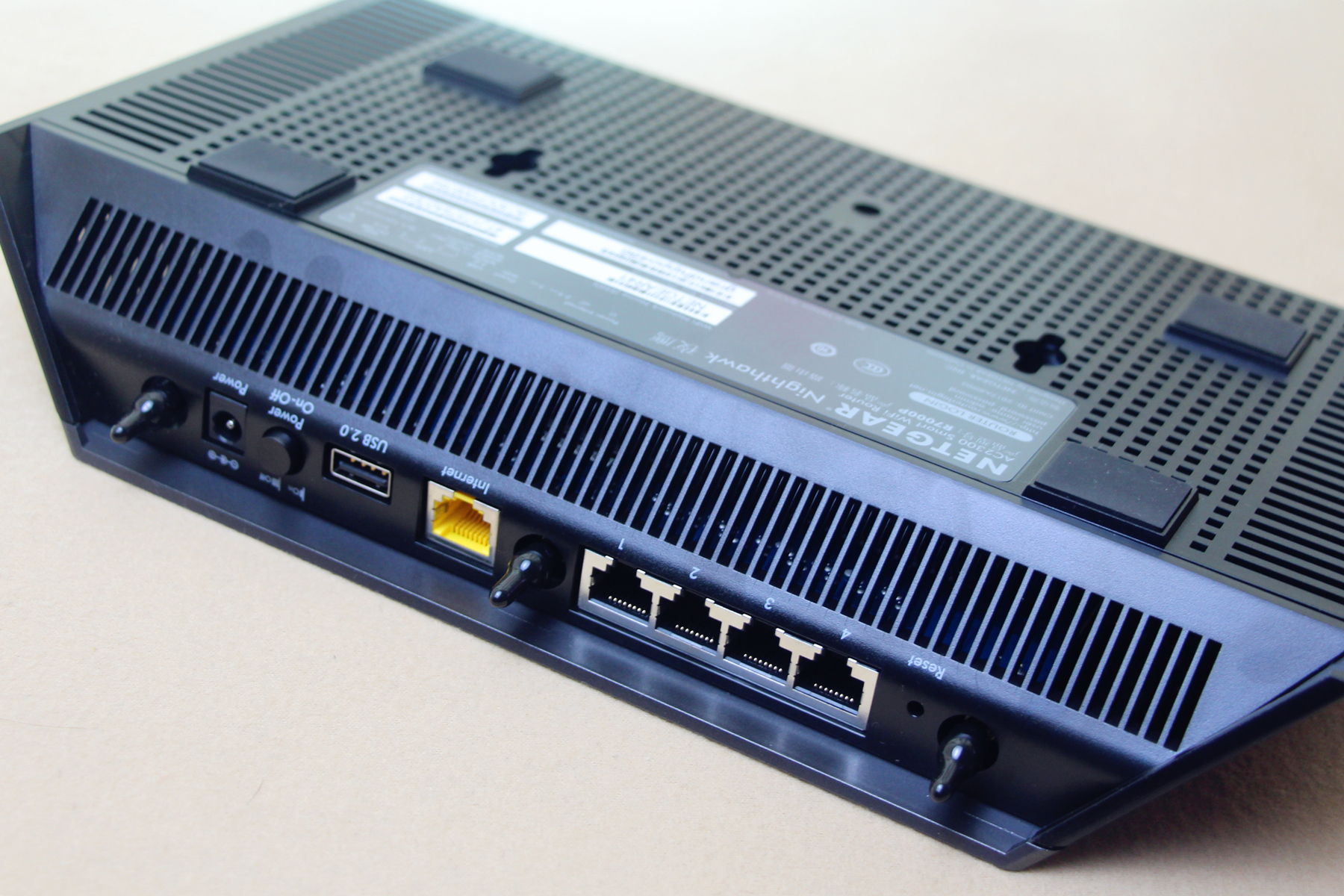 为什么说高端玩家必选这款网件路由器？WiFi信号强度、速度、穿墙、延迟等都是关注重点！