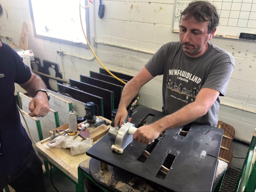 极速快报:弘力乐器2017加拿大Godin吉他工厂参观第一天