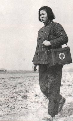 中国女性鞋履100年变迁史，从花盆底、三寸金莲到时髦高跟鞋