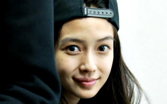 如何画唇妆显嘴小,baby微笑唇化妆步骤