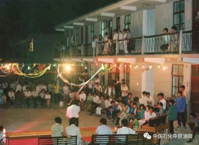 油田老照片,曾经有上万人居住的地方