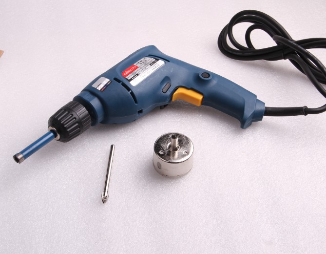 这老师傅的打孔居然一点都不掉瓷,技术堪称一绝!原来是看过这个