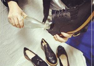 教你一招新鞋磨脚怎么办,刚买的新鞋后跟磨脚怎么办