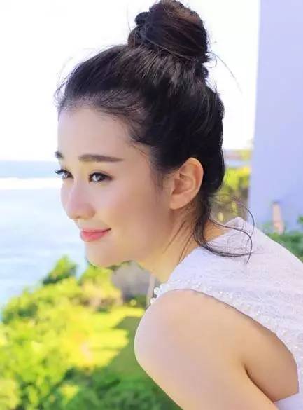 关关变身成美女,关关拿掉眼睛