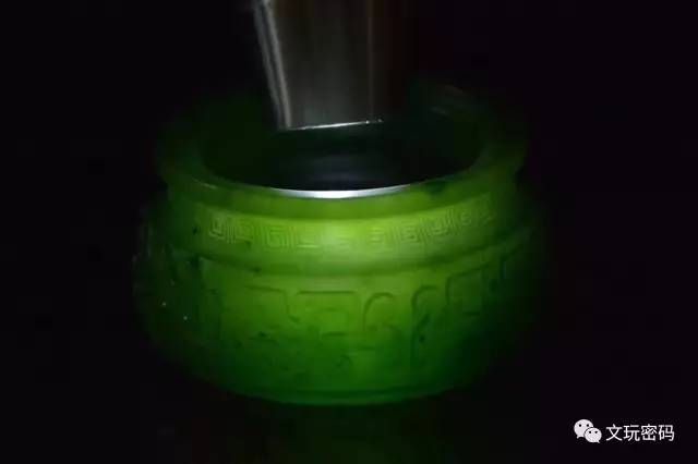 碧玉是和田玉的一种吗,为什么有人喜欢翡翠