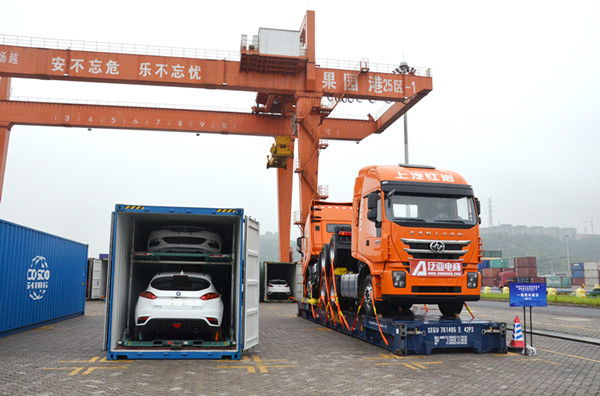 重庆长江上游果园港最大货运码头 (果园港集装箱发运)