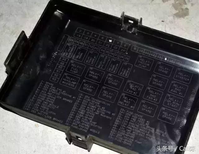 火花塞有保险丝吗在哪里,火花塞不抖动需要换吗