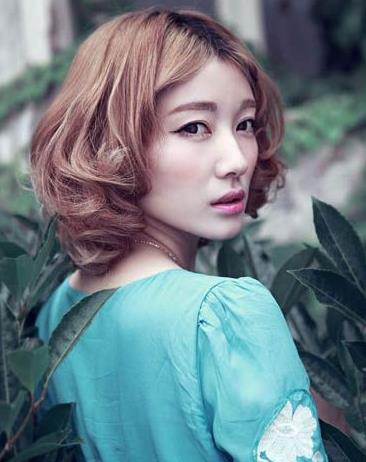 椭圆脸高发际线适合的发型女,椭圆脸戴眼镜女生适合的发型