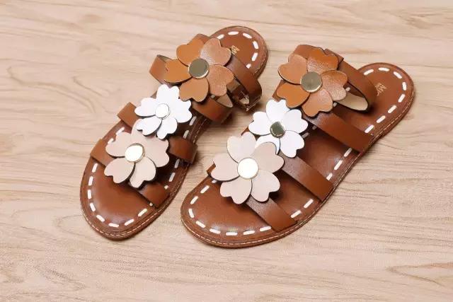 买奢侈品犒劳自己,买件礼物犒劳犒劳自己