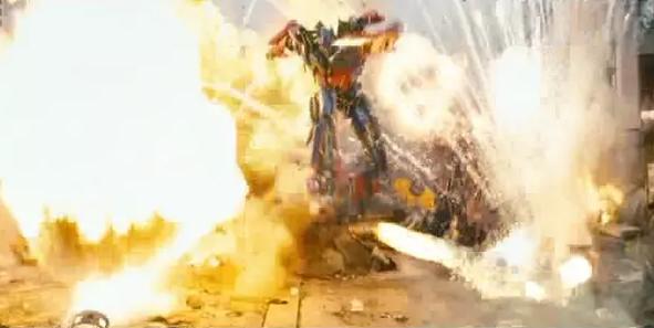 和《变形金刚》里的爆炸相比,《速激8》简直弱爆了