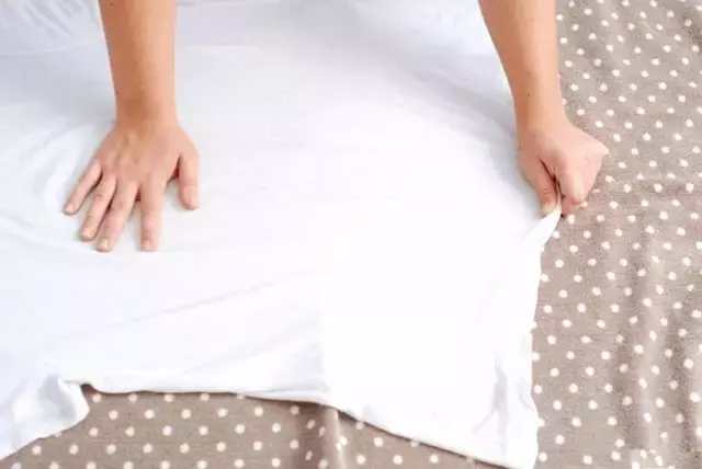 衣服洗缩水了怎么补救小妙招,纯棉衣服缩水了怎么让它变回原形
