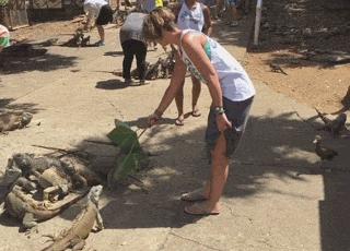 姑娘射个箭这么有风度