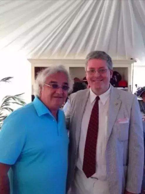 *子骗**横行实在可恶，这个意大利人假装自己是欧洲贵族王子，很多名人中招，最后因吃霸王餐被查出来了