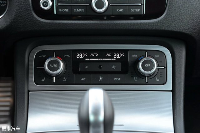 大众途锐对比沃尔沃xc90,大众途锐越野测试xc90