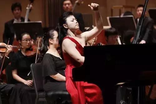 哪些明星在深圳读中学,哪个明星高中是在深圳读书的