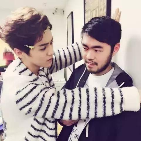 鹿晗斜杠,和鹿晗同龄男明星对比