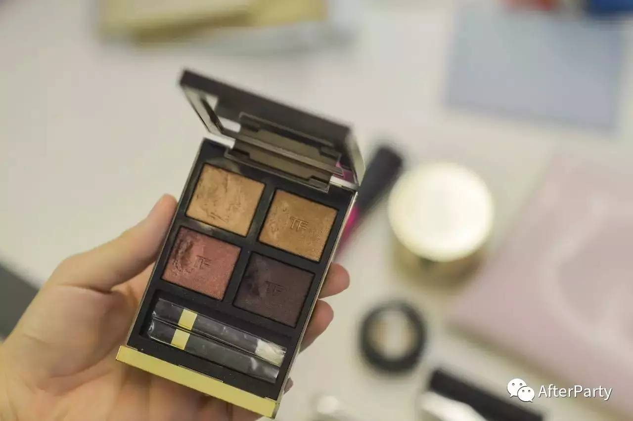 和朋友旅游的乐趣之一,就是共享化妆包