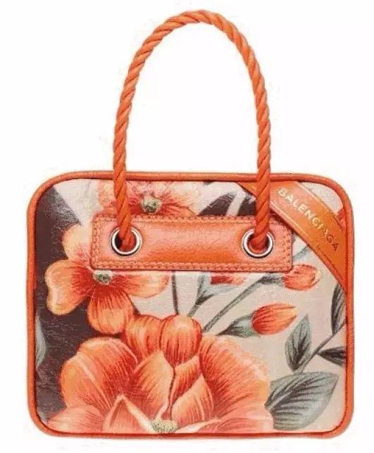 巴黎世家四件套，香奈儿澡堂拖鞋？别再抄袭中国大妈的嫁妆了！