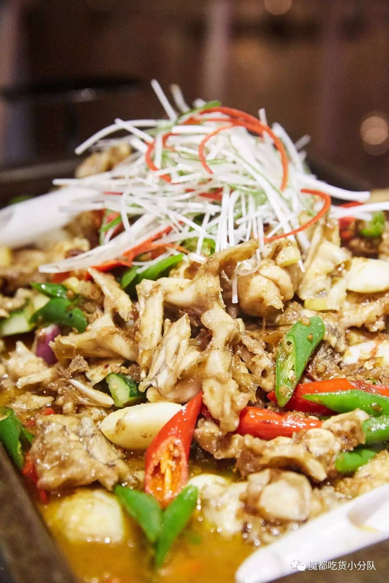 美蛙鱼头有多好吃,美蛙鱼头火锅怎么吃