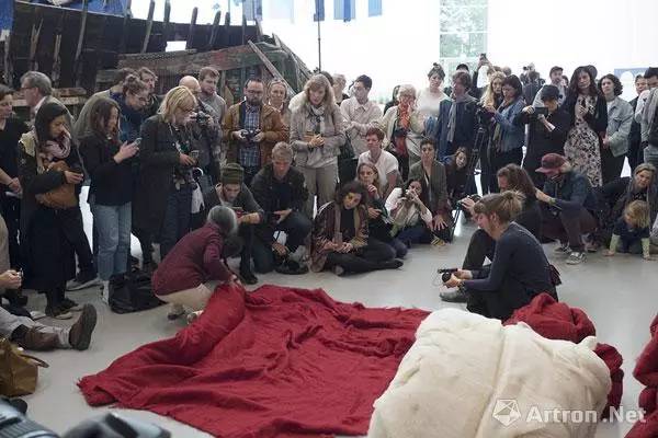 「直击卡塞尔」如何把卡塞尔打造成“最具政治性的”文献展?