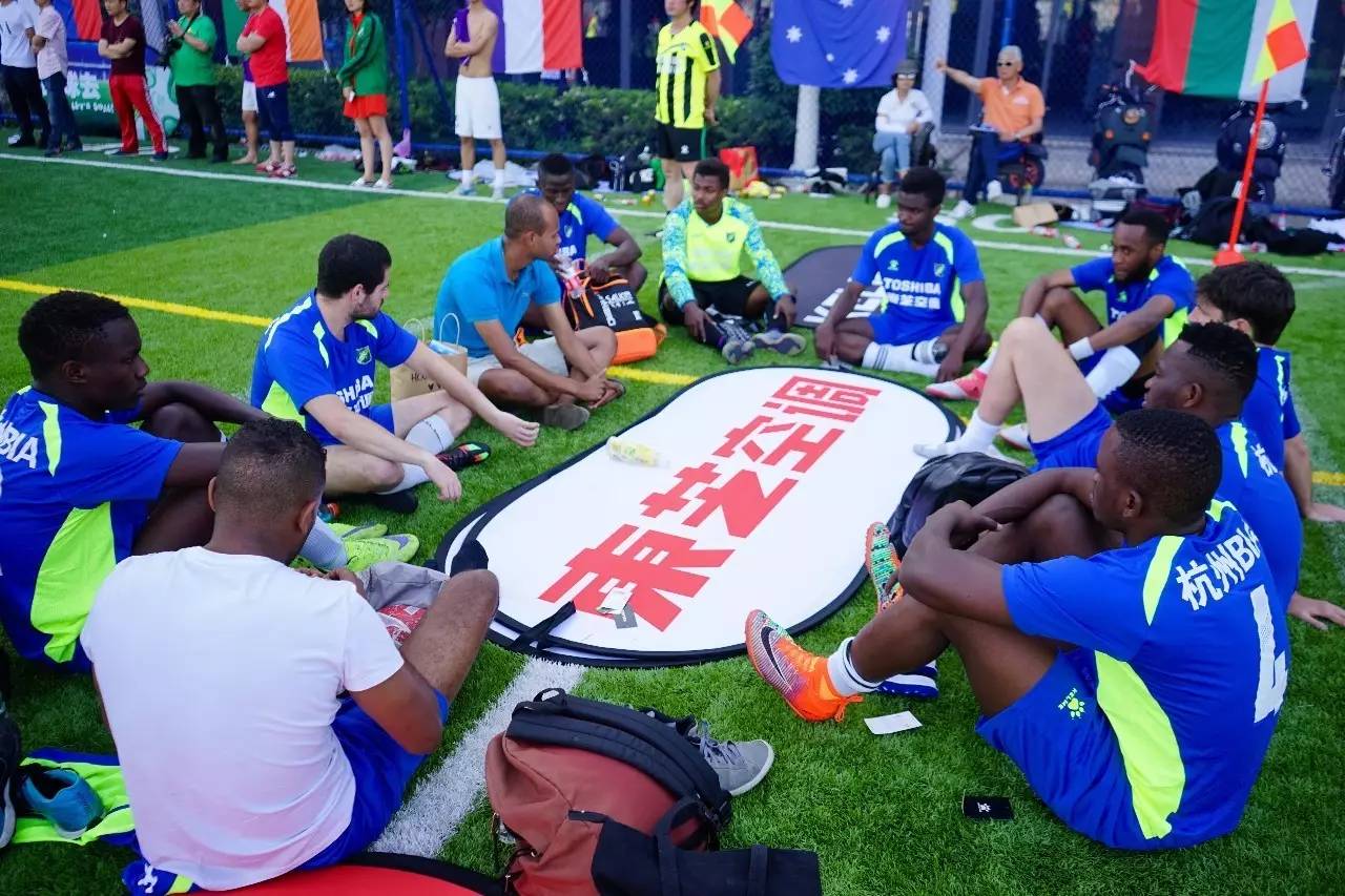 有个爱看球的爸爸,有个爱踢足球的爸爸