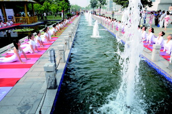 舞动瑜伽惊鸿一面,舞韵瑜伽流光飞舞