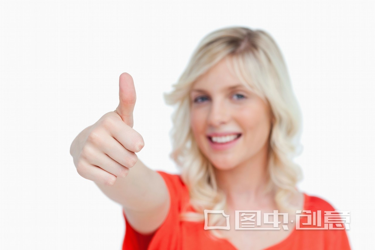 小孩哭哭闹闹的如何教育的,怎么教孩子勇敢不要动不动就哭