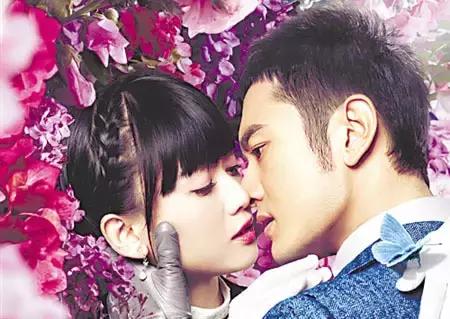 偶像包袱碎一地的明星,黄晓明甩掉偶像包袱开启自黑模式