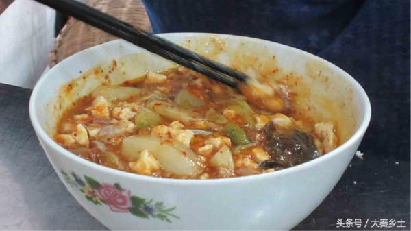 又到了一年一度的小龙虾盛宴了大家如何在家吃到小龙虾？西安这条街美食秒杀回民街统统吃一遍才过瘾？