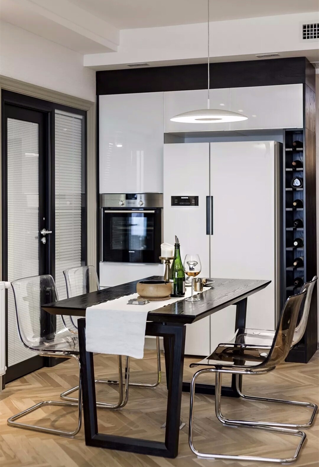 餐桌上盖一条布实用吗,为什么餐桌上要铺一块布