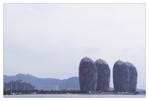 在三亚总有一片海属于一个人,在三亚椰梦长廊海边