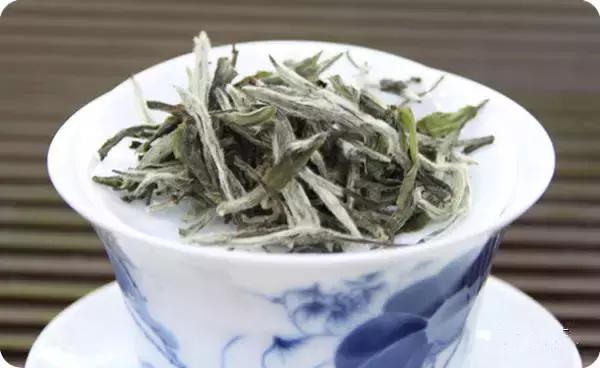 夏天什么茶清热解毒降火,夏天喝什么茶祛湿降火