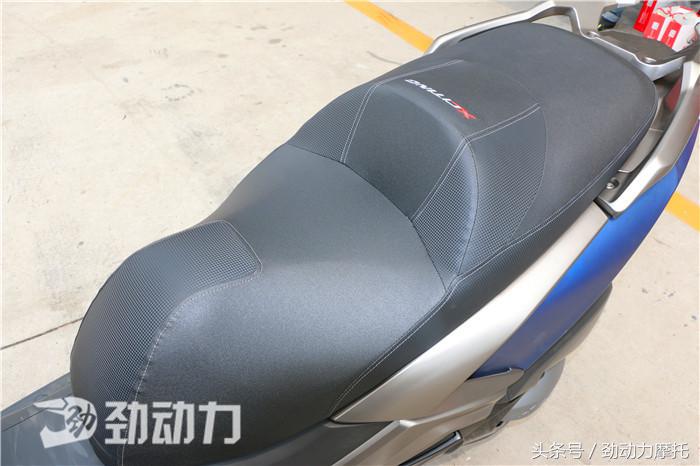 光阳赛艇400和ak550哪个好,光阳赛艇400对比光阳ak550