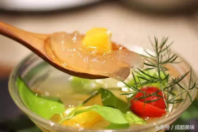 硬是歪得起飞！这家店包含四季，还扬言要吞吐万物！