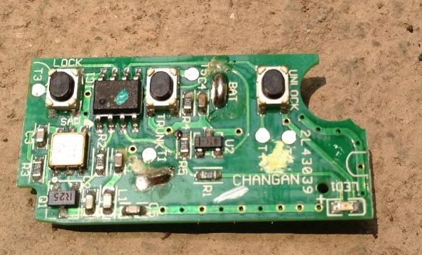 车钥匙掉水里马上捞出来没事吧,汽车钥匙掉到水里以后还能使用吗