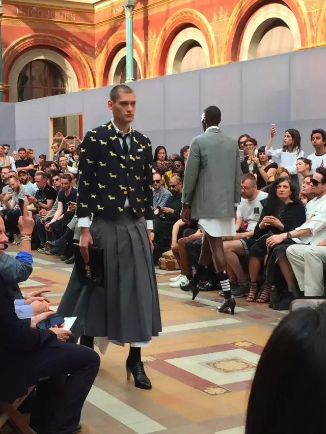 vetements摆烂短袖,vetements新款bomber