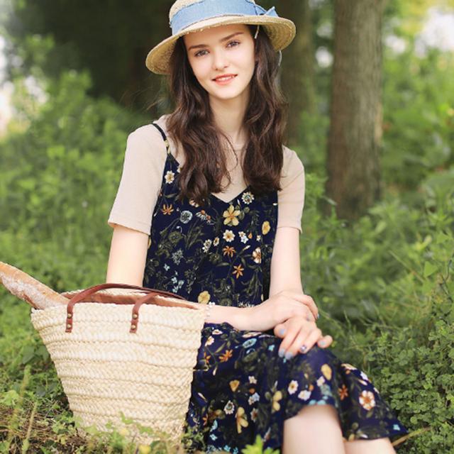 连衣裙会使女人疯狂，如同猫看见鱼，在多也不会嫌多