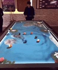 女朋友给男朋友手上咬个牙印,女友给男友咬的劳力士