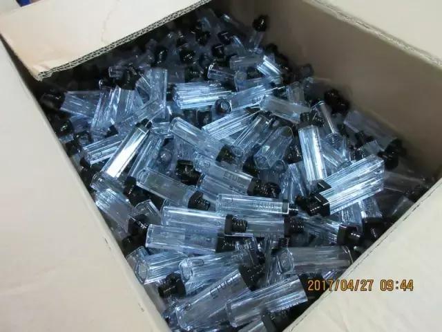 你往嘴上涂的资生堂、NARS、伊蒂之屋可能是假的!制作过程看吐了