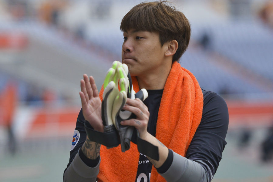 曾诚中超门将,曾诚王大雷颜骏凌三大门神视频