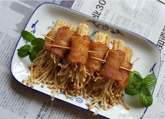 在出租屋用报纸、海报垫着桌子吃饭,我也依然要让自己吃好