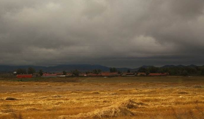 阎王嫌他的口哨过于吵闹，就把他赶回人间来了