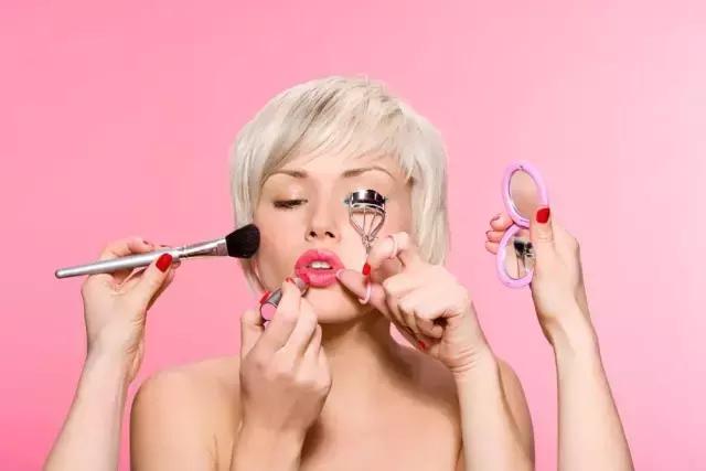 假冒化妆品最新案例,大批化妆品真假