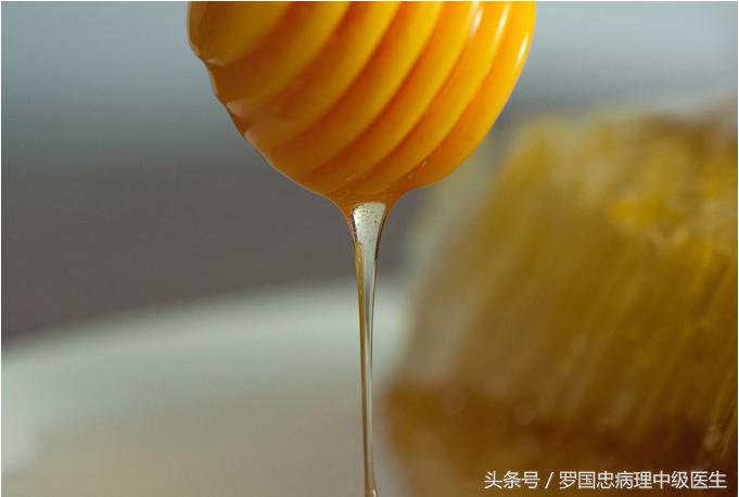 怎么选购真正的、纯正的蜂蜜90%的人不知道技巧，在这里具有多年经验的真正的深山养蜂资深专家详细告诉你