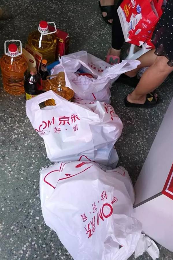 第一家京东便利店开业，旨在让农村老百姓花低价买正品，这会不会是便利店的一场变革