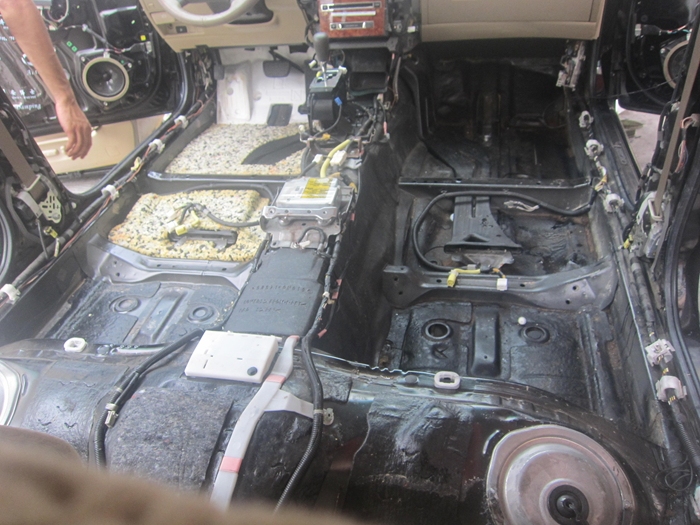 新车尾灯进水怎么去4s店索赔,汽车天窗忘关进水了4s店要多少钱